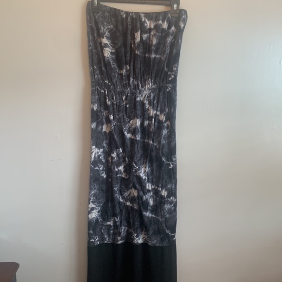 EXPRESS Black and white tie dye strapless maxi dress - Picture 2 of 4